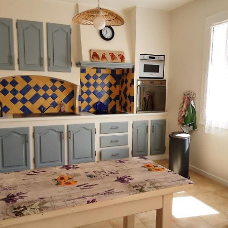 فيلا La Bonbonne En Provence Travaillan المظهر الخارجي الصورة