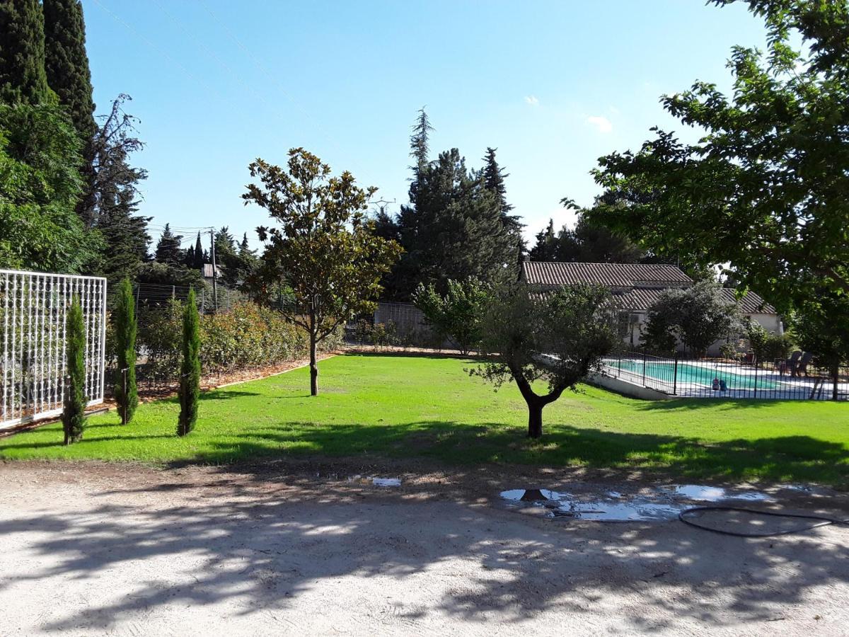 فيلا La Bonbonne En Provence Travaillan المظهر الخارجي الصورة