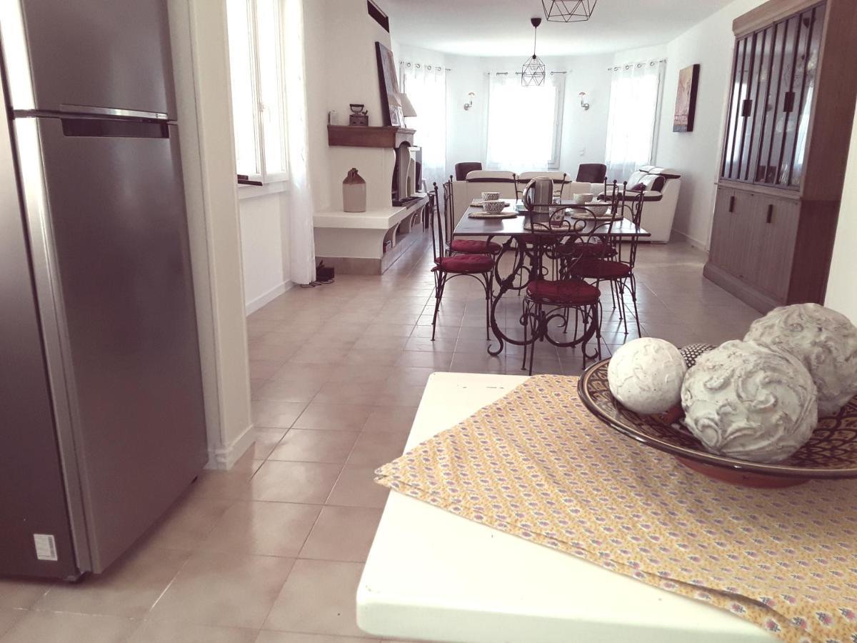 فيلا La Bonbonne En Provence Travaillan المظهر الخارجي الصورة
