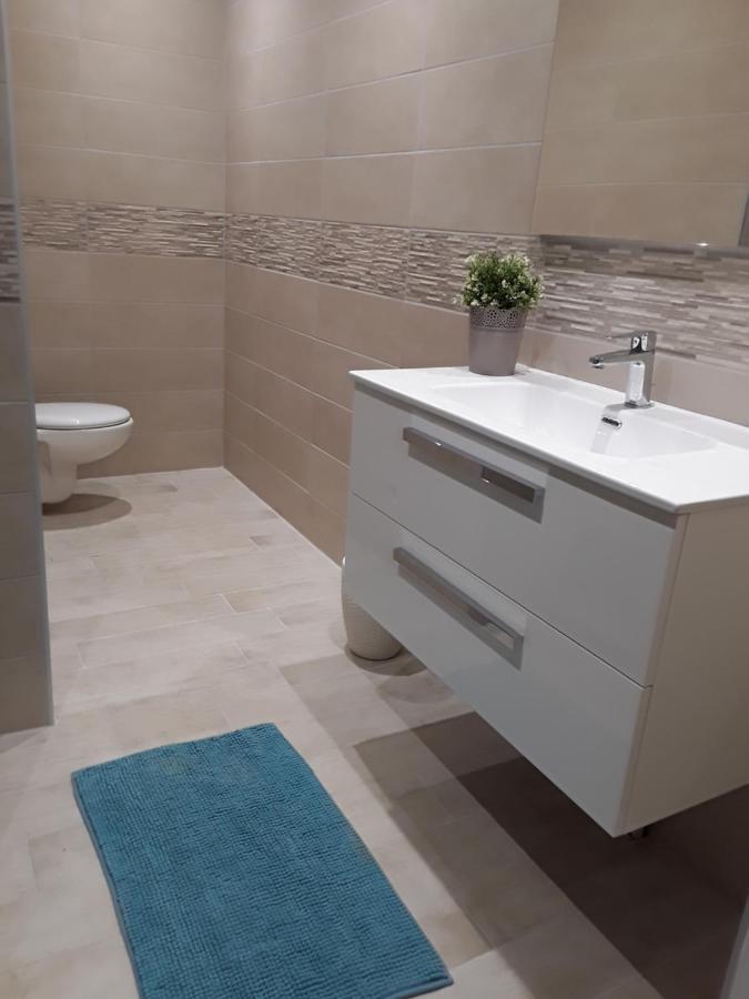 فيلا La Bonbonne En Provence Travaillan المظهر الخارجي الصورة