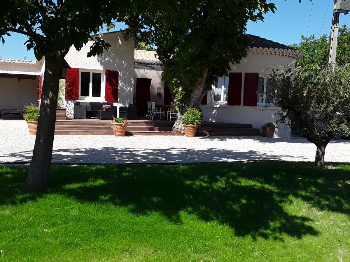 فيلا La Bonbonne En Provence Travaillan المظهر الخارجي الصورة