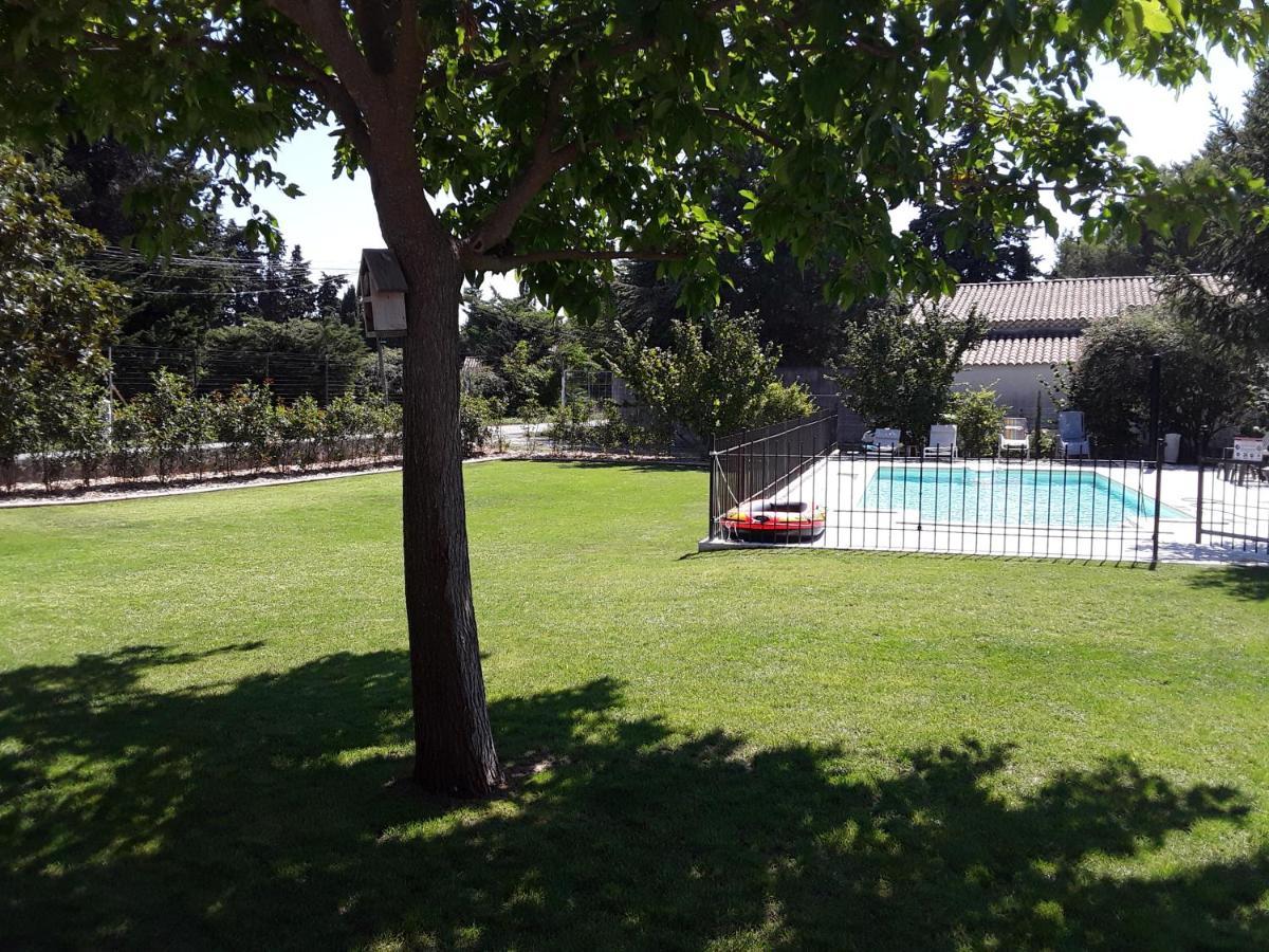 فيلا La Bonbonne En Provence Travaillan المظهر الخارجي الصورة