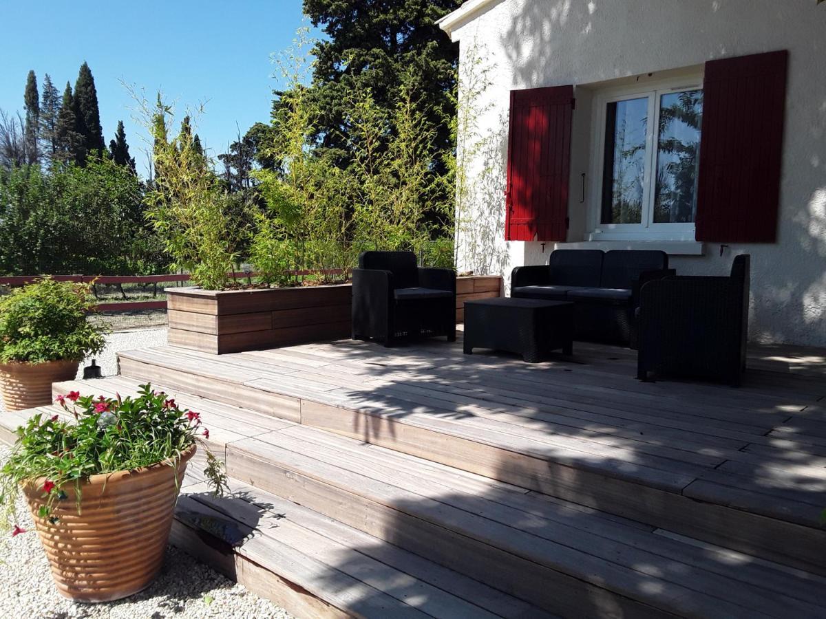 فيلا La Bonbonne En Provence Travaillan المظهر الخارجي الصورة