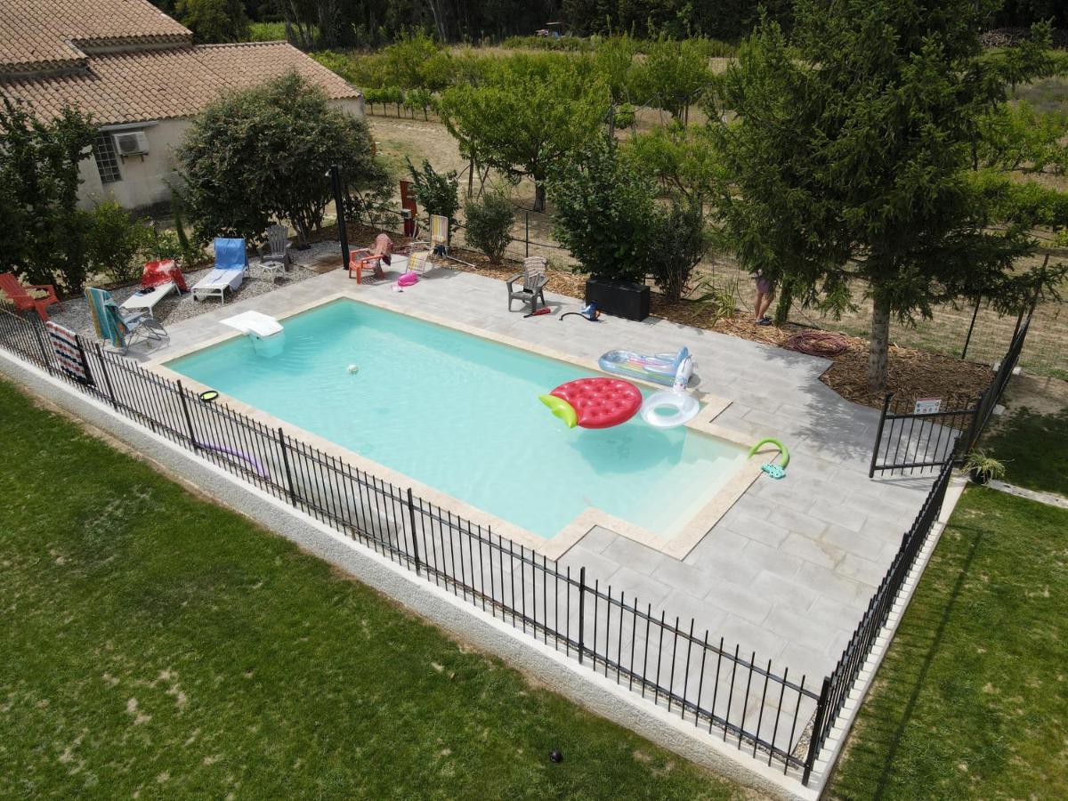 فيلا La Bonbonne En Provence Travaillan المظهر الخارجي الصورة