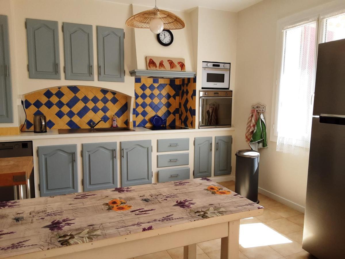 فيلا La Bonbonne En Provence Travaillan المظهر الخارجي الصورة