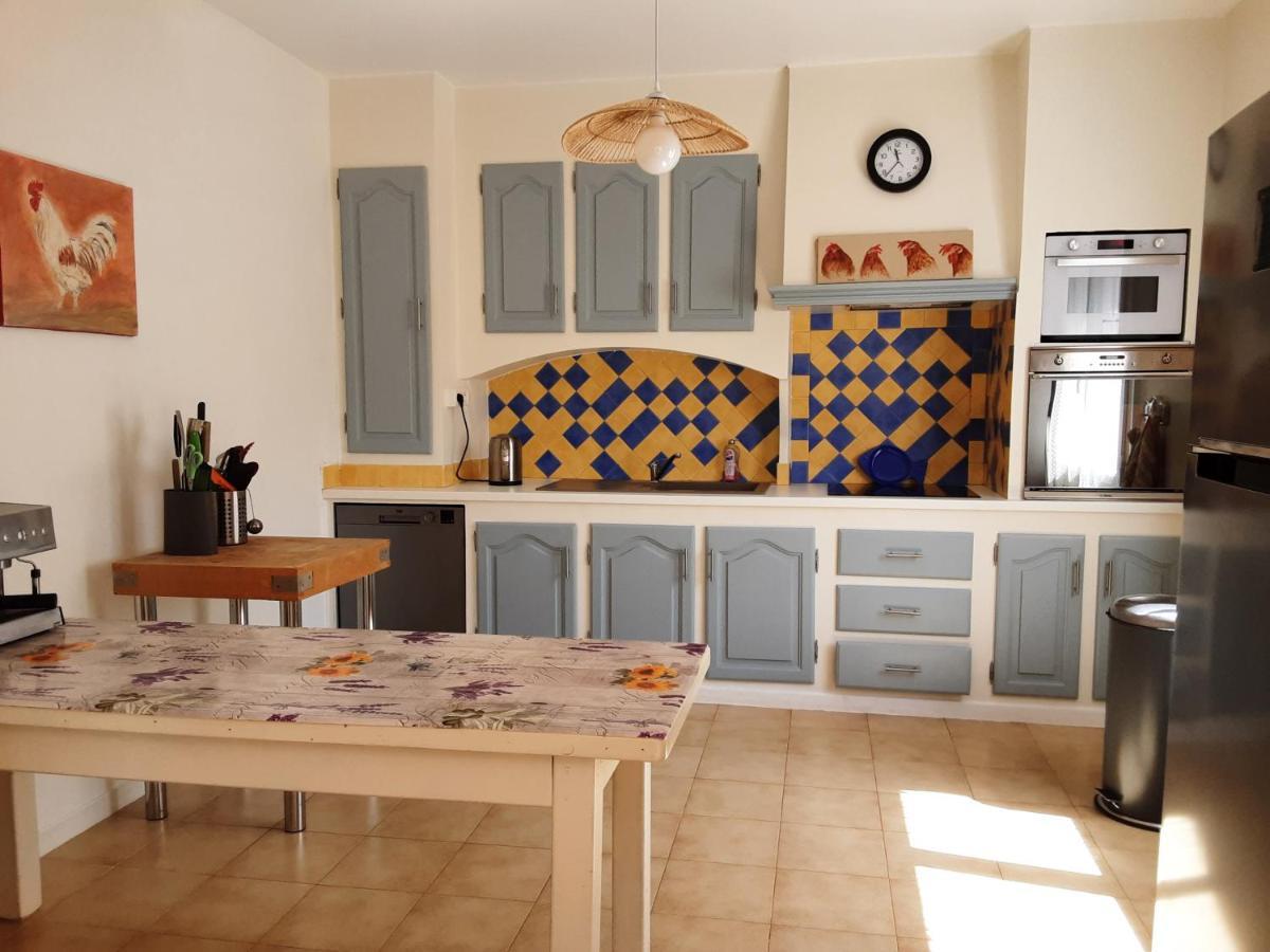 فيلا La Bonbonne En Provence Travaillan المظهر الخارجي الصورة